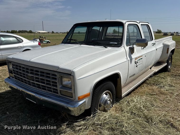 1991 Chevrolet Cheyenne 3500 Crew Cab pickup truck - EW4332