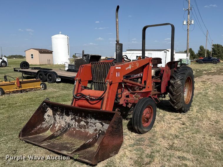 International 484 tractor - EW4356