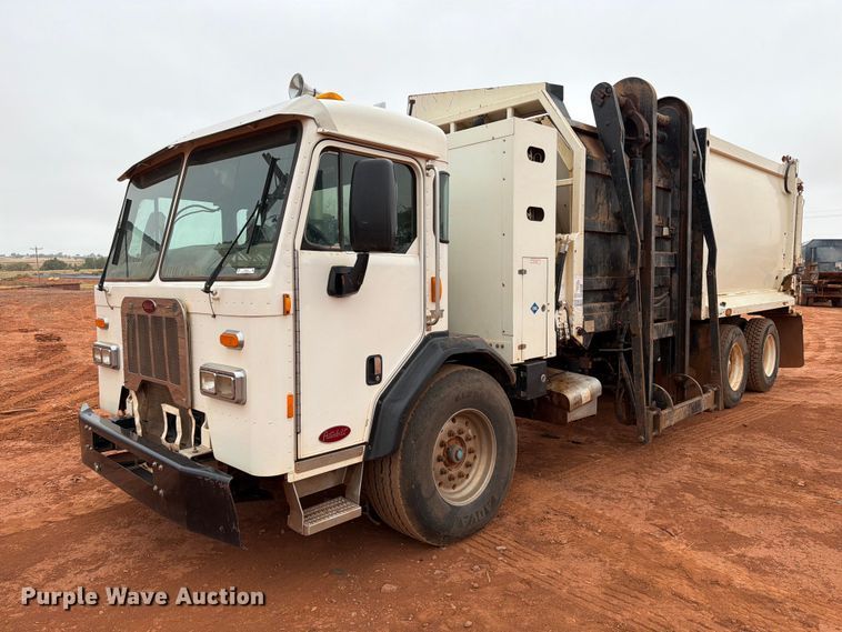 2015 Peterbilt 320 refuse truck - EW8935