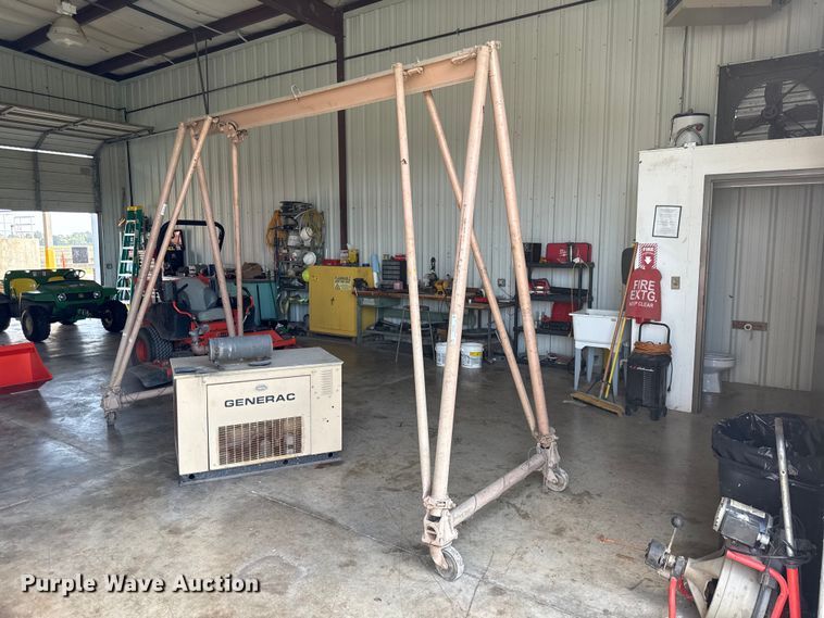 A frame hoist - EX2225