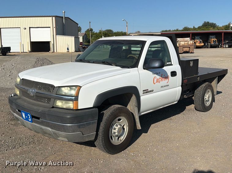 2003 Chevrolet Silverado 2500 flatbed pickup truck - EX4241