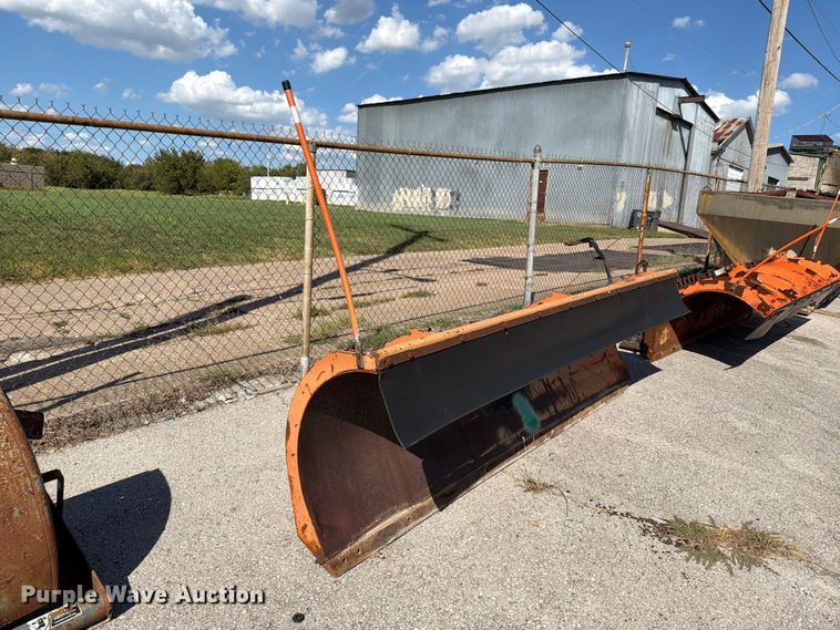2004 Wausau snow plow - FB8888