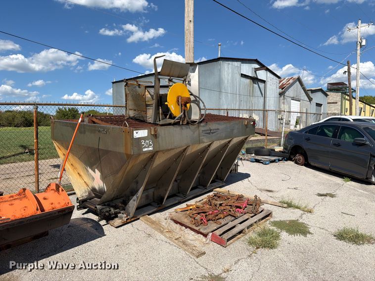 2003 Swenson spreader - FB8889