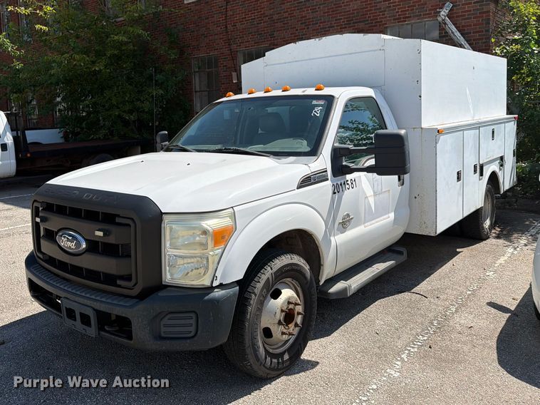 2011 Ford F350 Super Duty utility bed pickup truck - FB8905