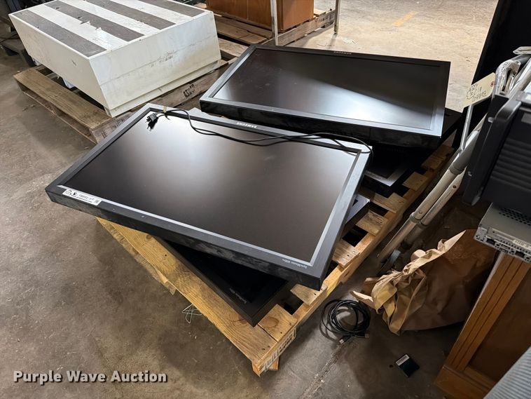 (4) Samsung Synmaster 400PX tvs - FB8952