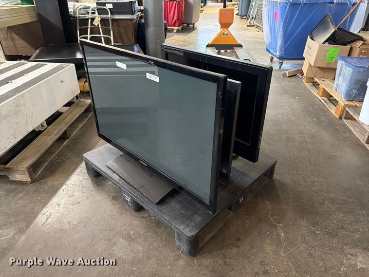 (3) TVs - FB8957