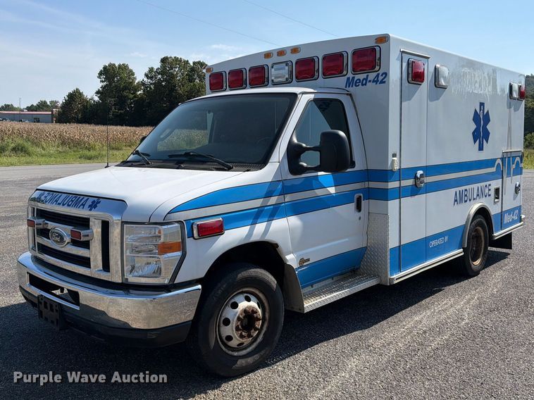 2010 Ford E350 ambulance - FC3335