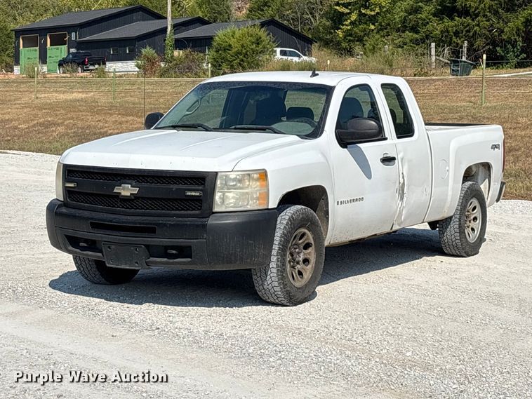 2009 Chevrolet Silverado 1500 Ext. Cab pickup truck - FG0644
