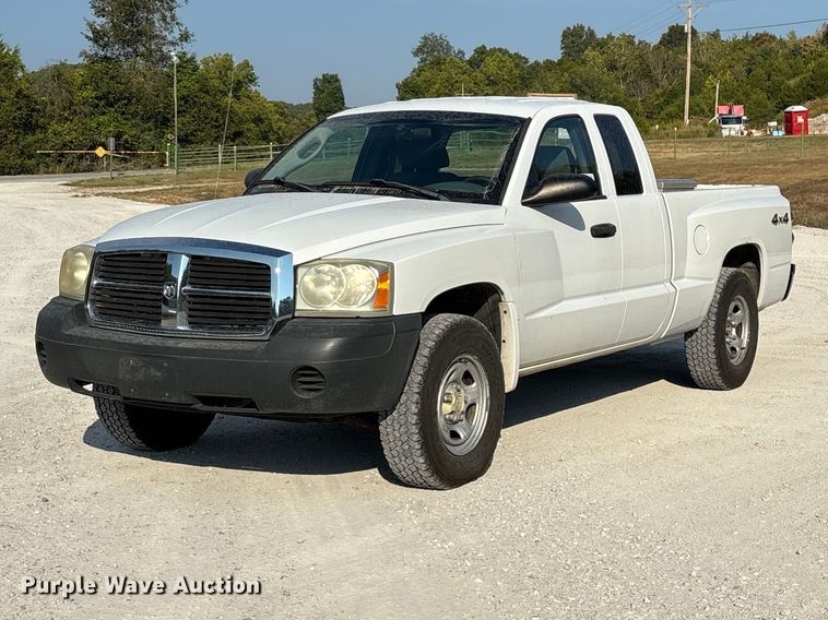 2005 Dodge Dakota Ext. Cab pickup truck - FG0646