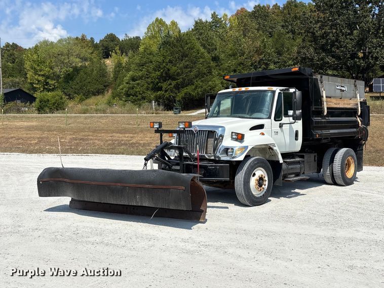 2006 International 7300 dump truck - FG0647