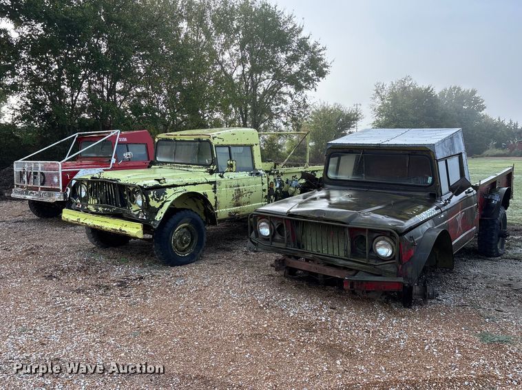 (3) Kaiser Jeep Corporation 3521 pickup trucks - FG0672