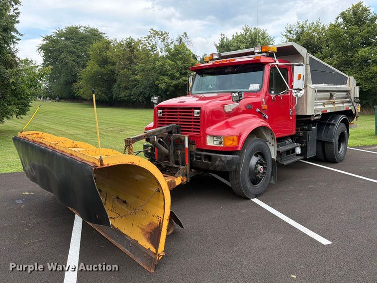 1997 International 4900 dump truck - FG3015
