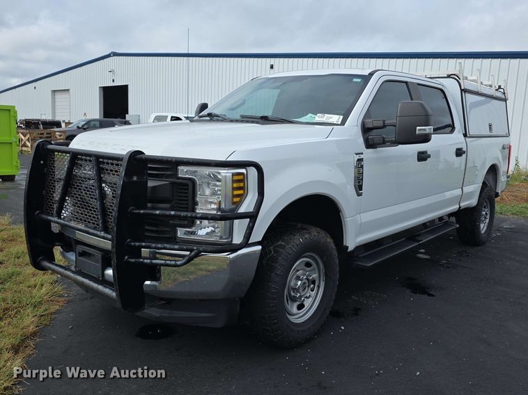 2019 Ford F350 Super Duty XL Crew Cab pickup truck - FH6384