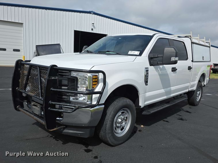 2019 Ford F350 Super Duty XL Crew Cab pickup truck - FH6385