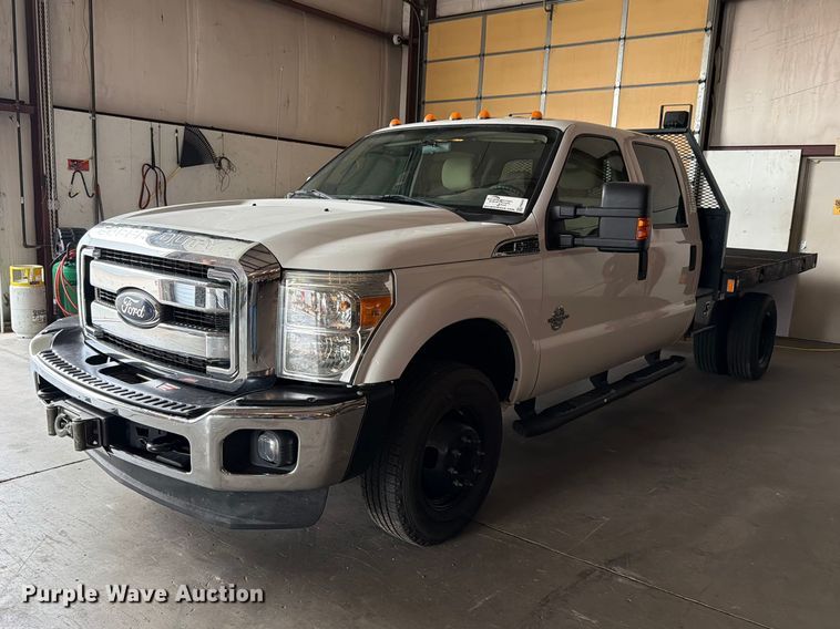 2012 Ford F350 Super Duty XLT Crew Cab flatbed pickup truck - FH6443