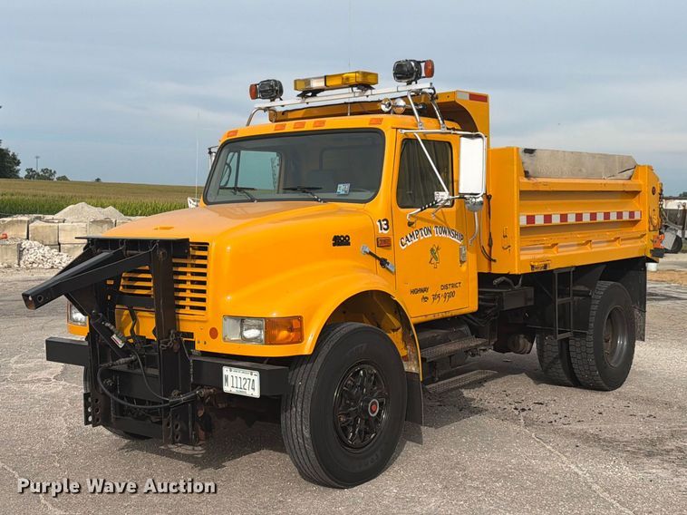 1999 International 4900 dump truck - FK4158