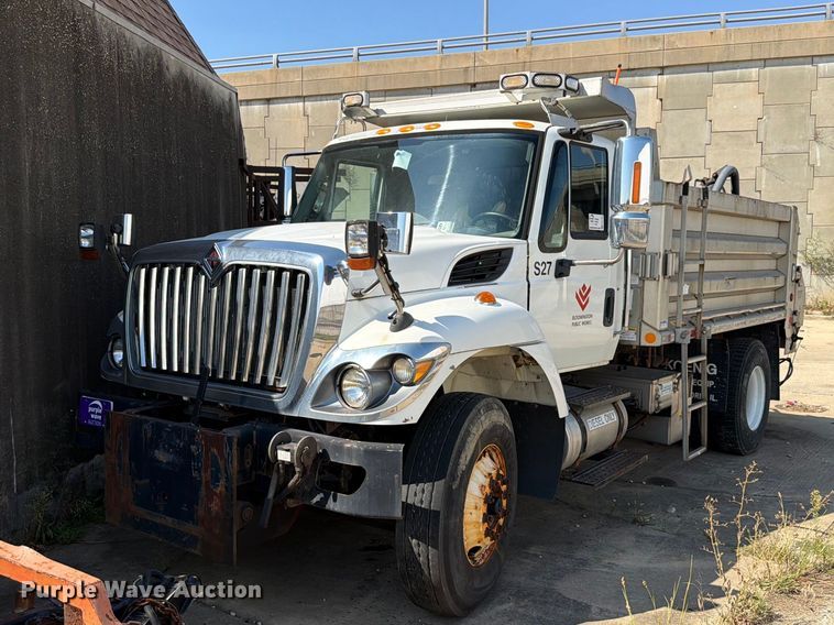 2013 International 7400 dump truck - FK4169