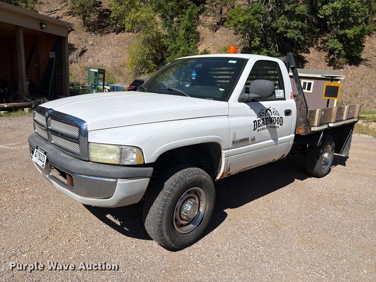 2002 Dodge Ram 2500 flatbed pickup truck - FM7651