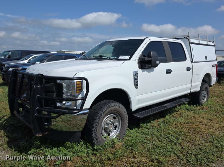 2019 Ford F350 Super Duty XL Crew Cab pickup truck - FN1509