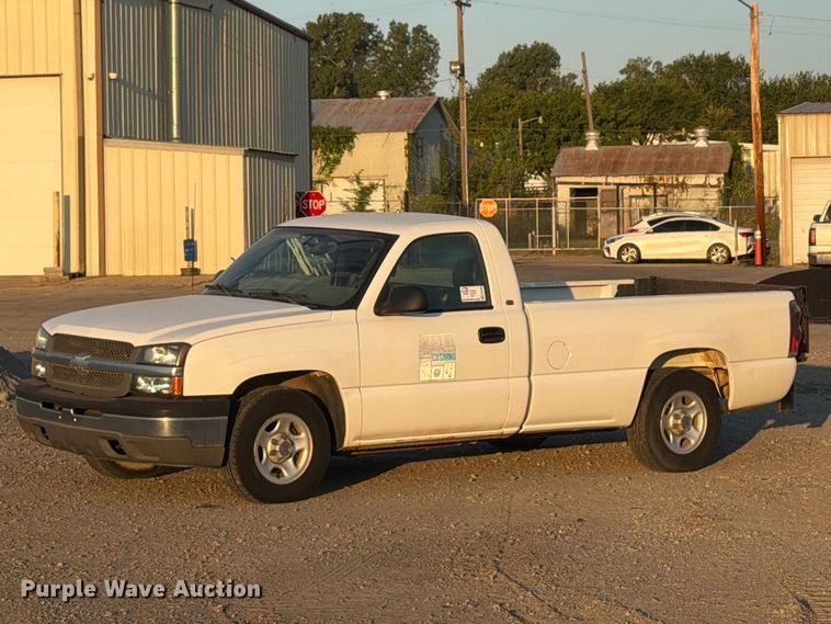 2004 Chevrolet Silverado pickup truck - FN2588