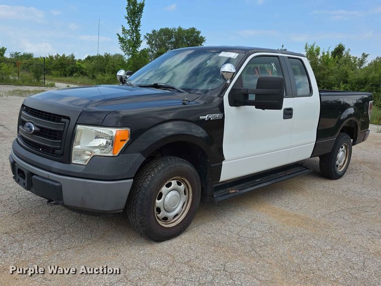 2013 Ford F150 Ext. Cab pickup truck - FN5703