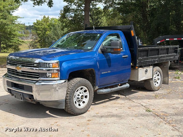 2015 Chevrolet Silverado 3500HD flatbed pickup truck - FT6297