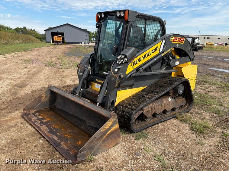 2019 New Holland C232 tracked skid steer loader - FT8051