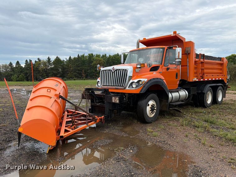 2013 International SF567 dump truck - FT8052