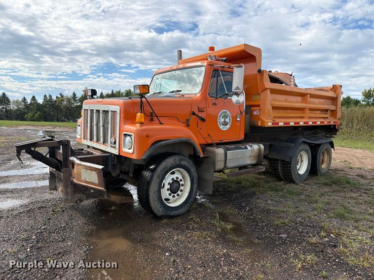 2000 International F-2574 dump truck - FT8054