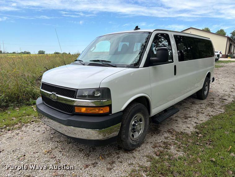 2018 Chevrolet Express 3500 van - FT8079