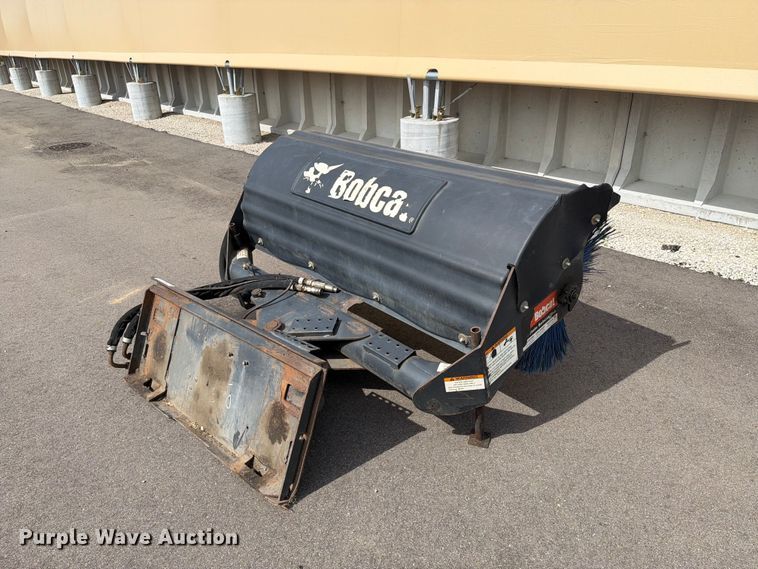 Bobcat 68 Angle Broom skid steer broom - FT8094