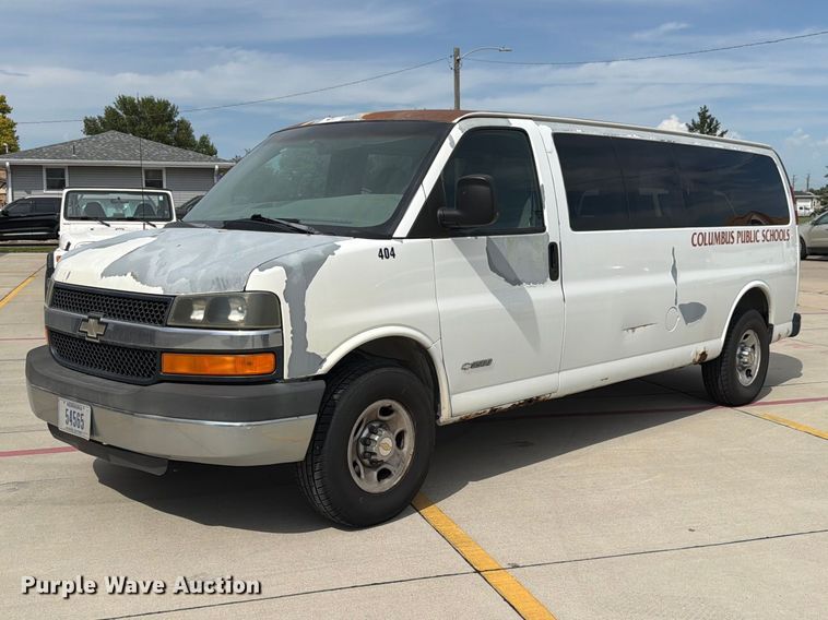 2003 Chevrolet Express 3500 van - FU0516