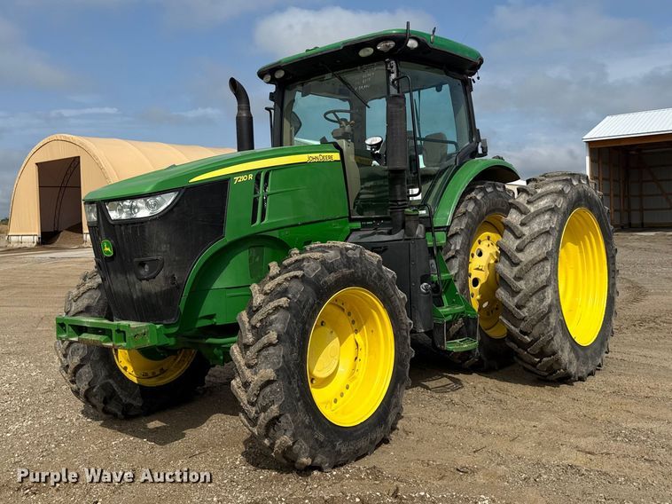 2015 John Deere 7210R MFWD tractor - ND9541