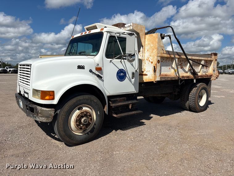 1997 International 4900 dump truck - NK9240