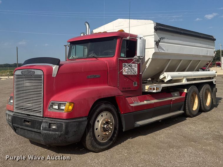 1990 Freightliner FLD120 fertilizer delivery truck - DY3229