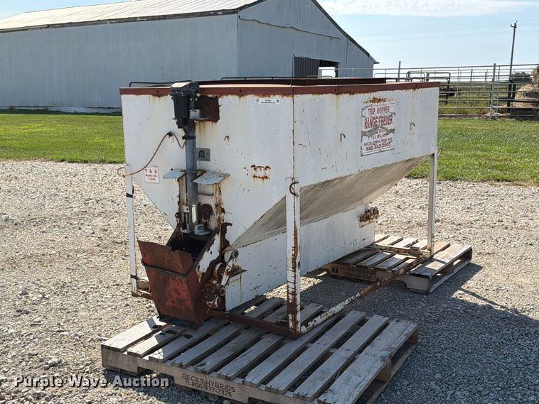 T&S Trip Hopper P-846 range feeder - DZ4842