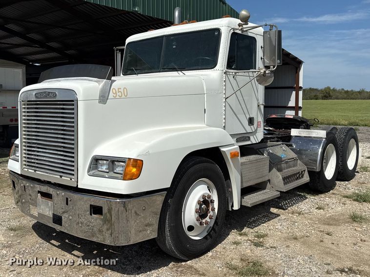 1996 Freightliner FLD semi truck - EV6207