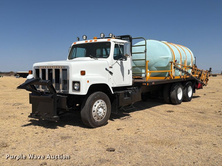 1986 International F-2574 applicator truck - EW4079