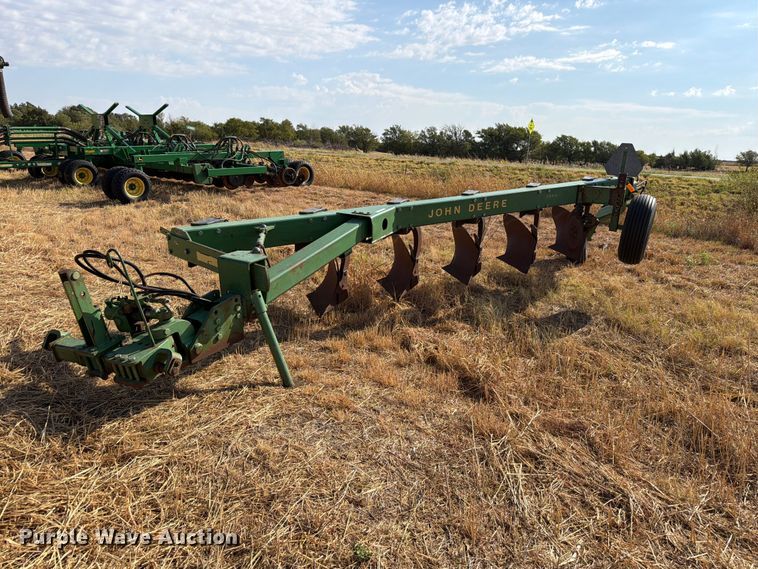 John Deere 2600 6 bottom plow - EW8884