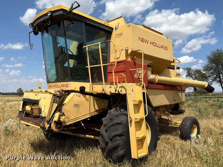 1986 New Holland TR86 combine - EW8893