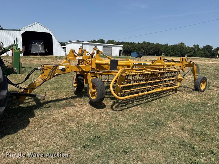 2018 Vermeer R2300 hay rake - FC4179