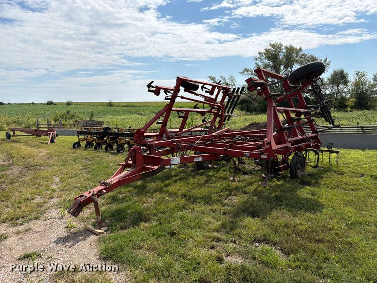 Case 4800 field cultivator - FK3437