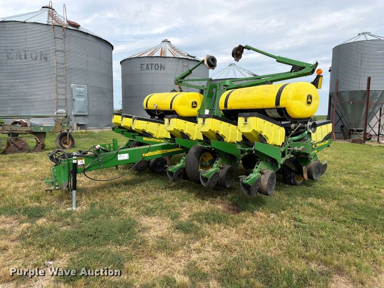 2010 John Deere 1760 planter - FK3441