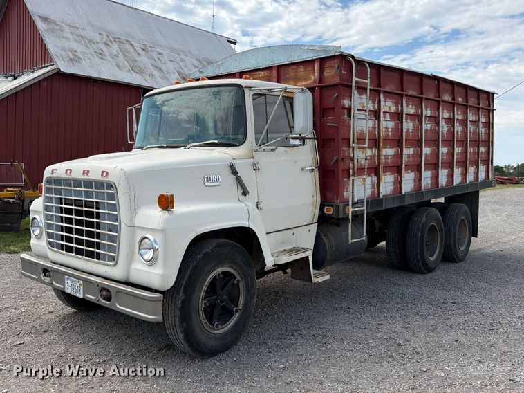 1974 Ford 600 grain truck - FK3444