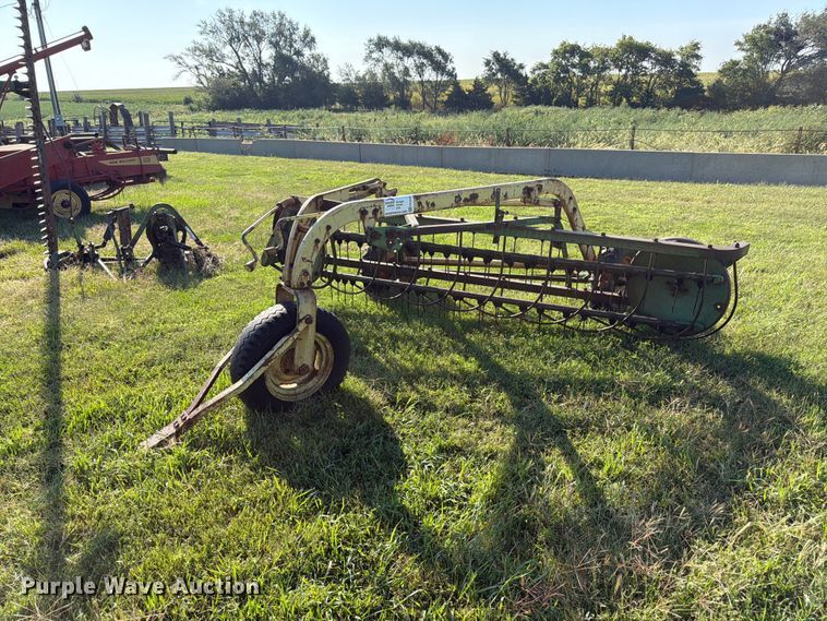 John Deere 640 hay rake - FK3446