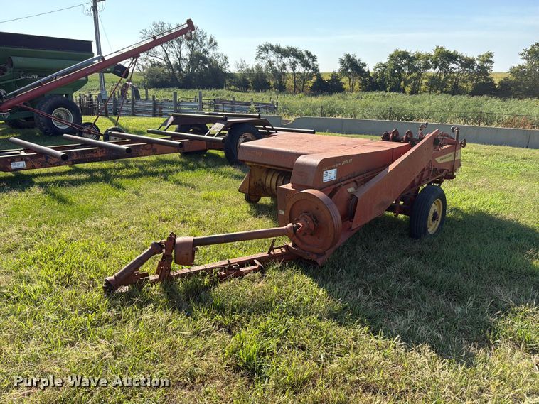 New Holland 269 small square baler - FK3447