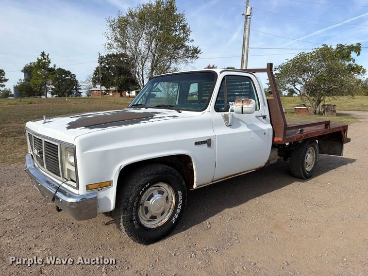 1985 GMC C2500 flatbed pickup truck - FK5237