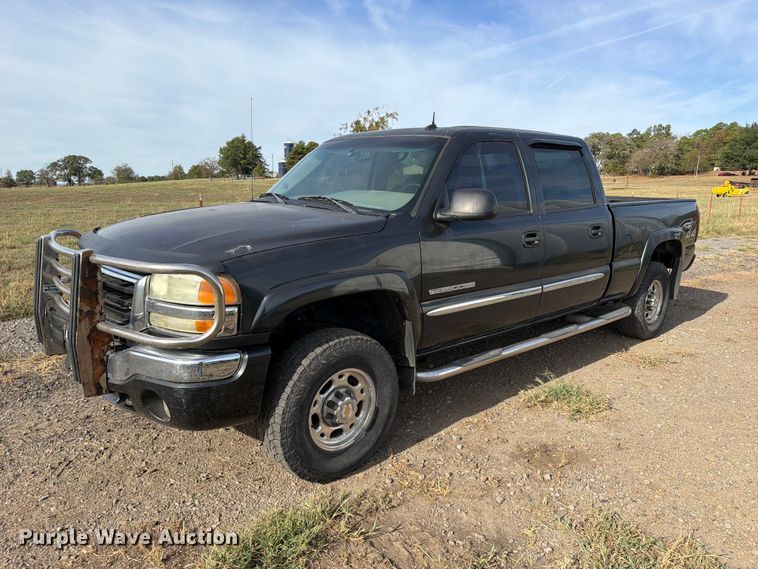 2003 GMC Sierra 2500HD Crew Cab pickup truck - FK5241