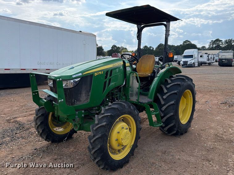 2022 John Deere 5075E MFWD tractor - YA5156