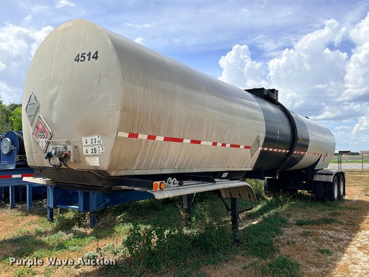 1979 Fruehauf TEH-F2-P 7000 fuel trailer - DU1542
